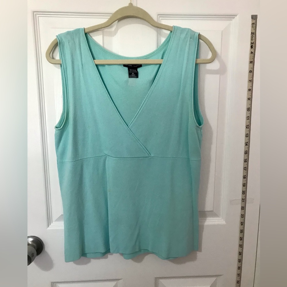 NY&Co sleeveless deep v-neck aqua top